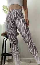 Load image into Gallery viewer, Melanie One Size Legging

